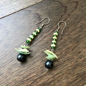 🌻 3/$15 free shipping Unique green/ivory earrings